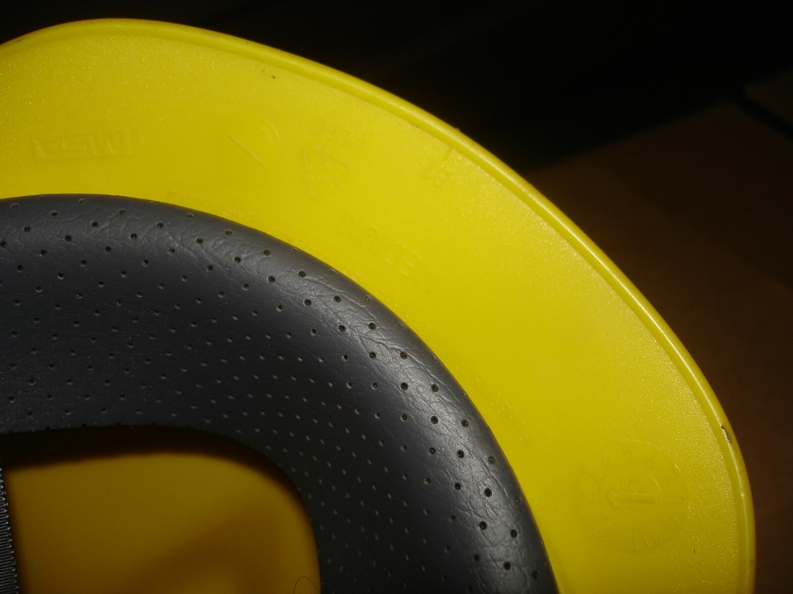 MSA V-gard yellow hard hat Univ. of Minnesota Gophers size medium