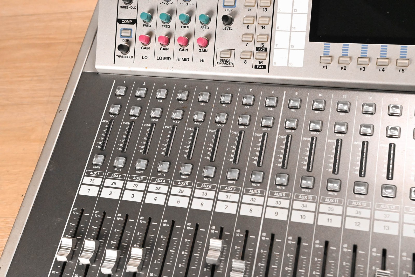 Roland M-400 48-Channel Live Digital Mixing Console CG01XHL