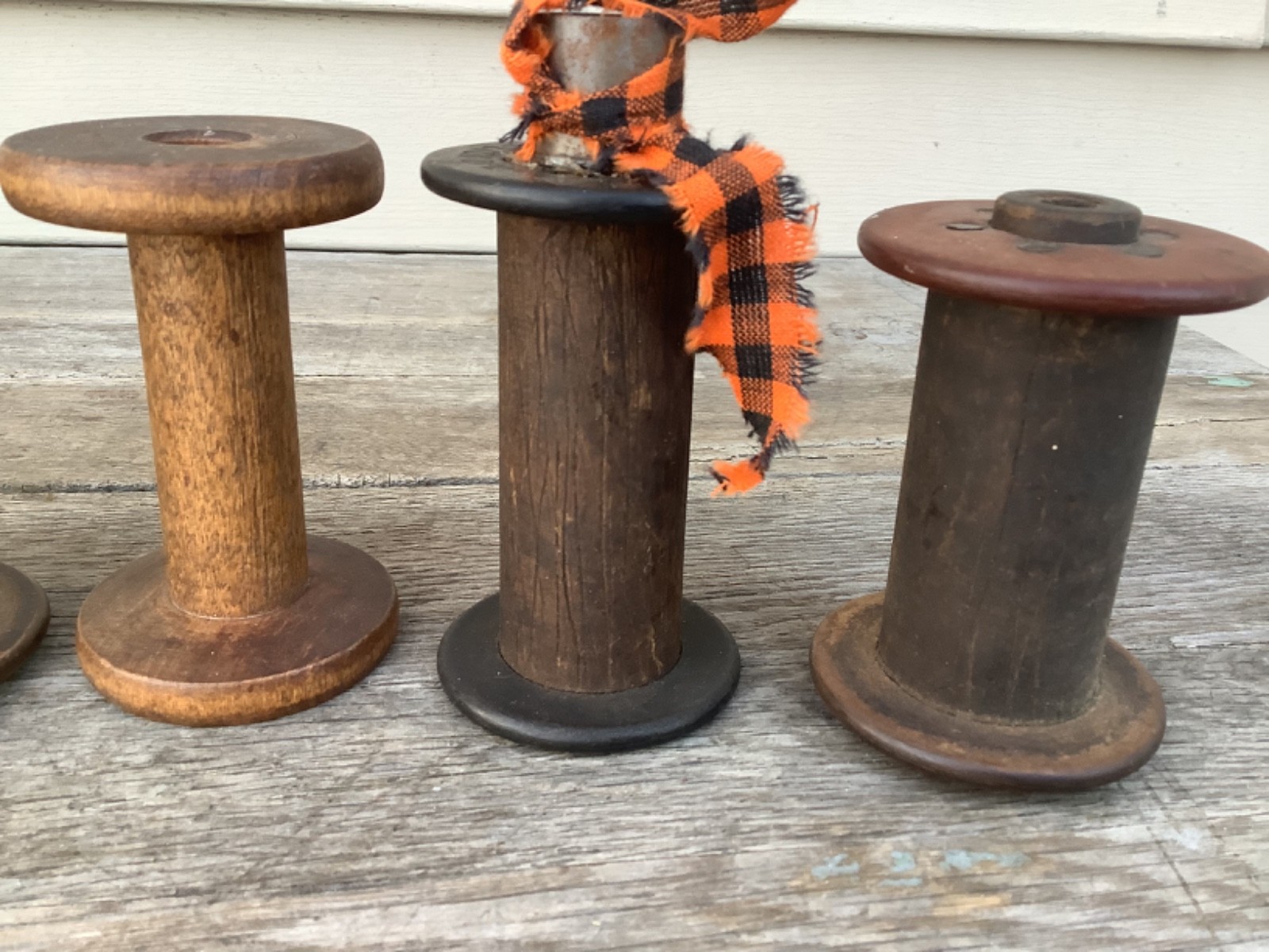 (5) Rustic Vintage Primitive Textile Mill Wooden Spools/ Bobbins 3-4" tall J5