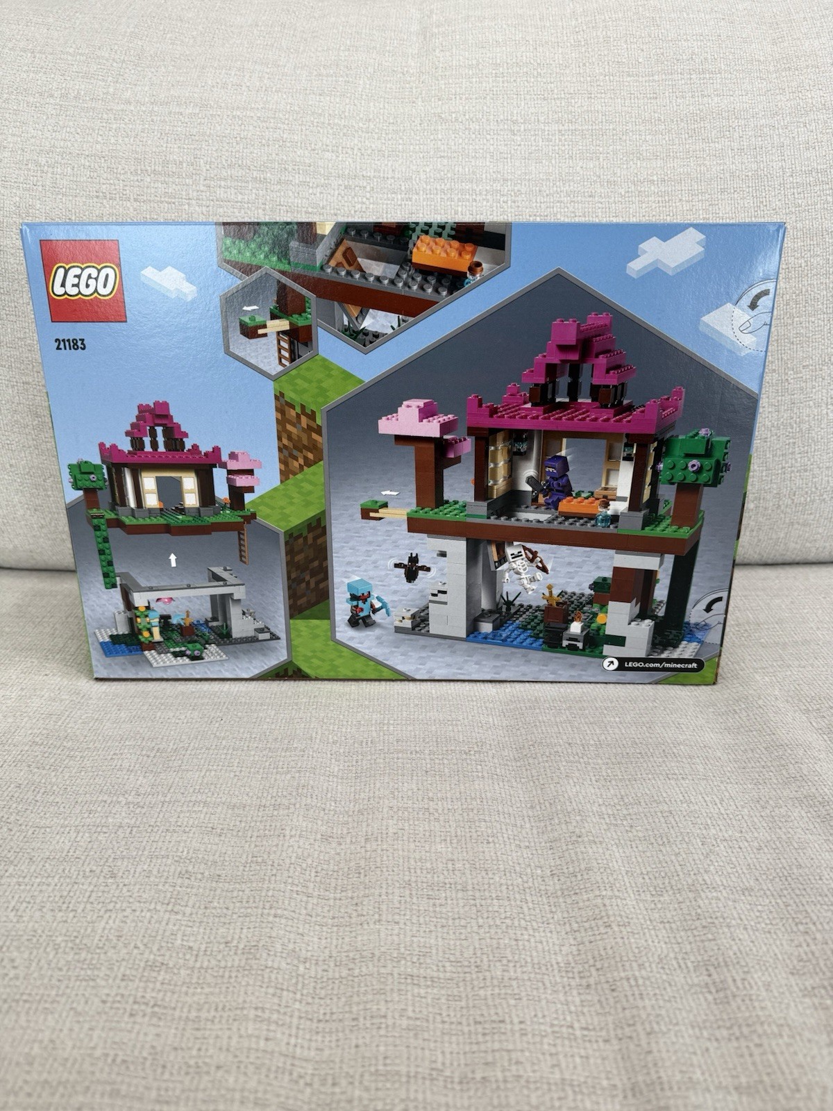 Lego Minecraft The Training Grounds Building Set w/ Mini figures 21183