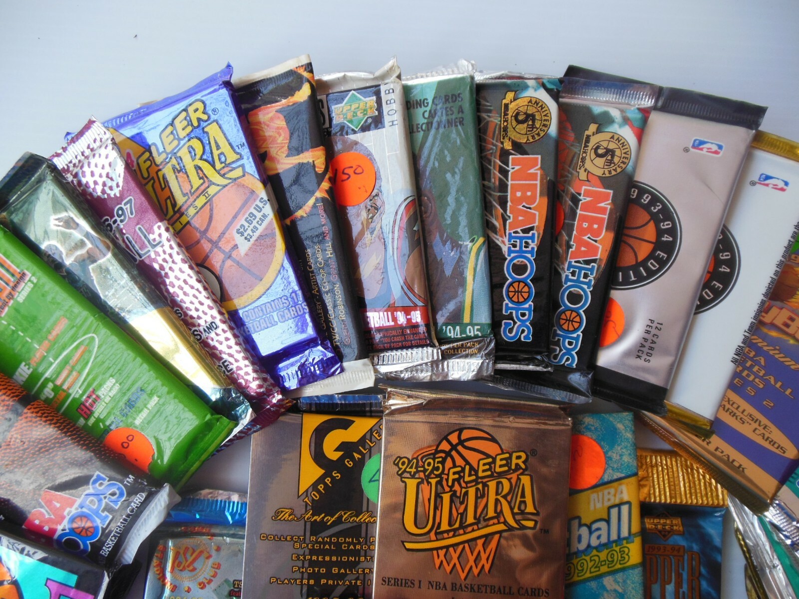 LOT OF OLD UNOPENED BASKETBALL CARDS PACKS (Michael Jordan + Many RC's ?)