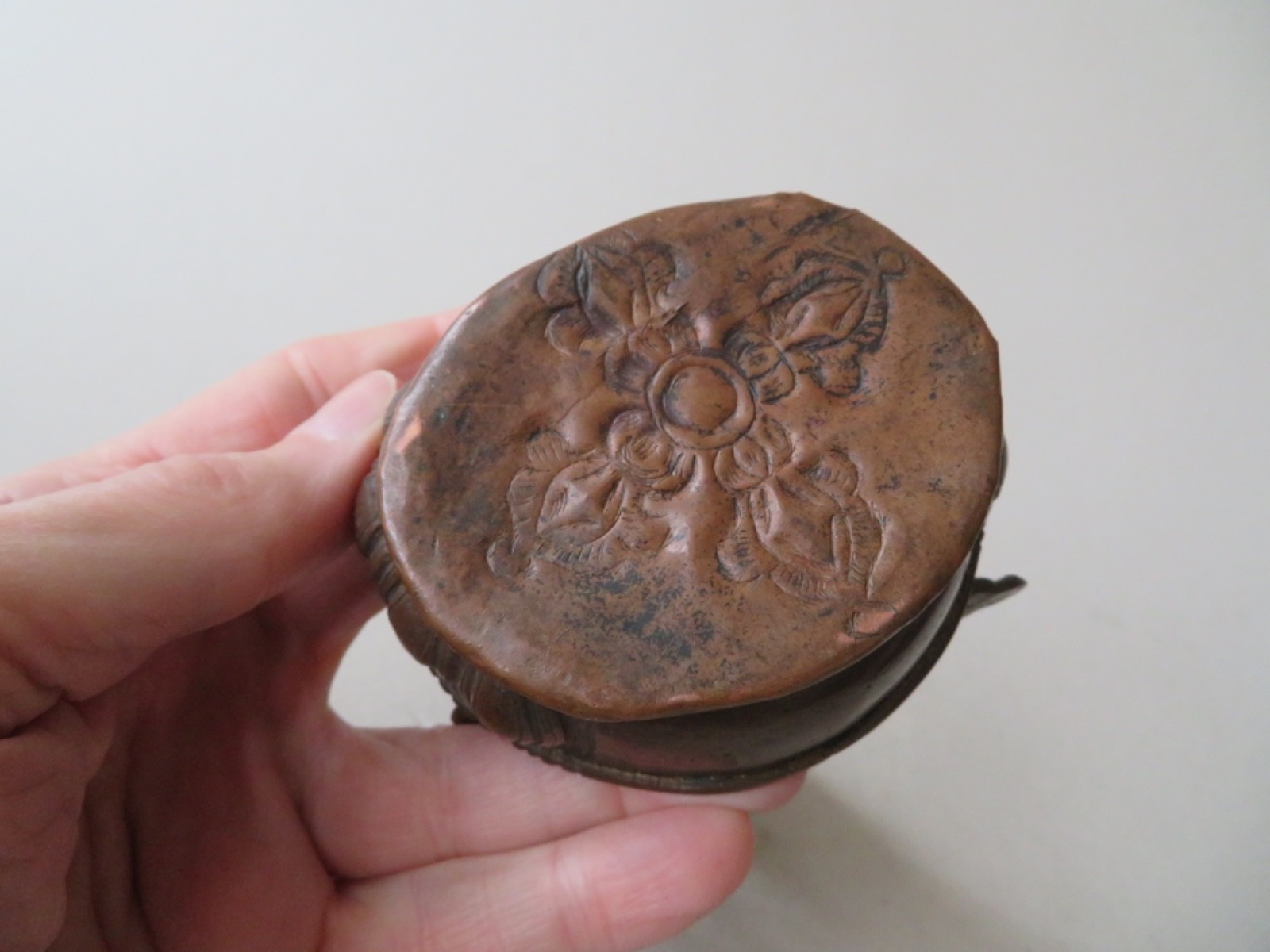 FINE OLD CHINESE OR TIBETAN BRONZE AMITAYUS BUDDHA SEATED ON A LOTUS THRONE