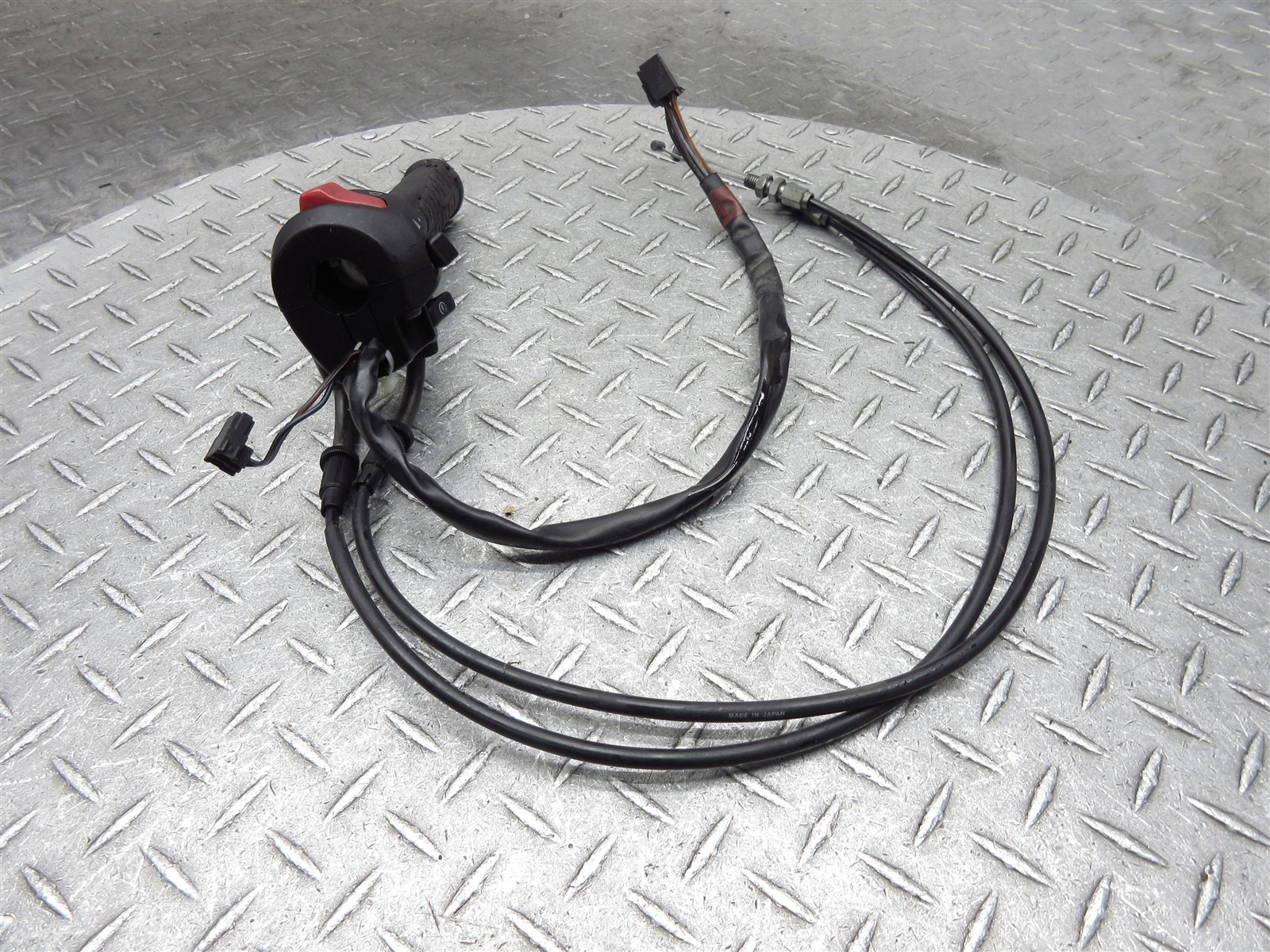 2003 03-04 Suzuki GSXR 1000 GSXR1000 Right Switch Throttle Control Cable Grip