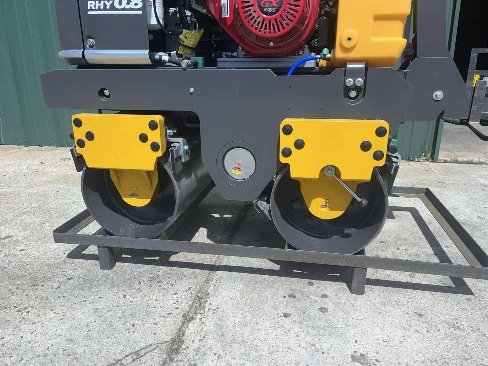 Huayee RHY 0.8 Vibratory asphalt Roller, 1800 Lbs Hydraulic Turning, Water Tank