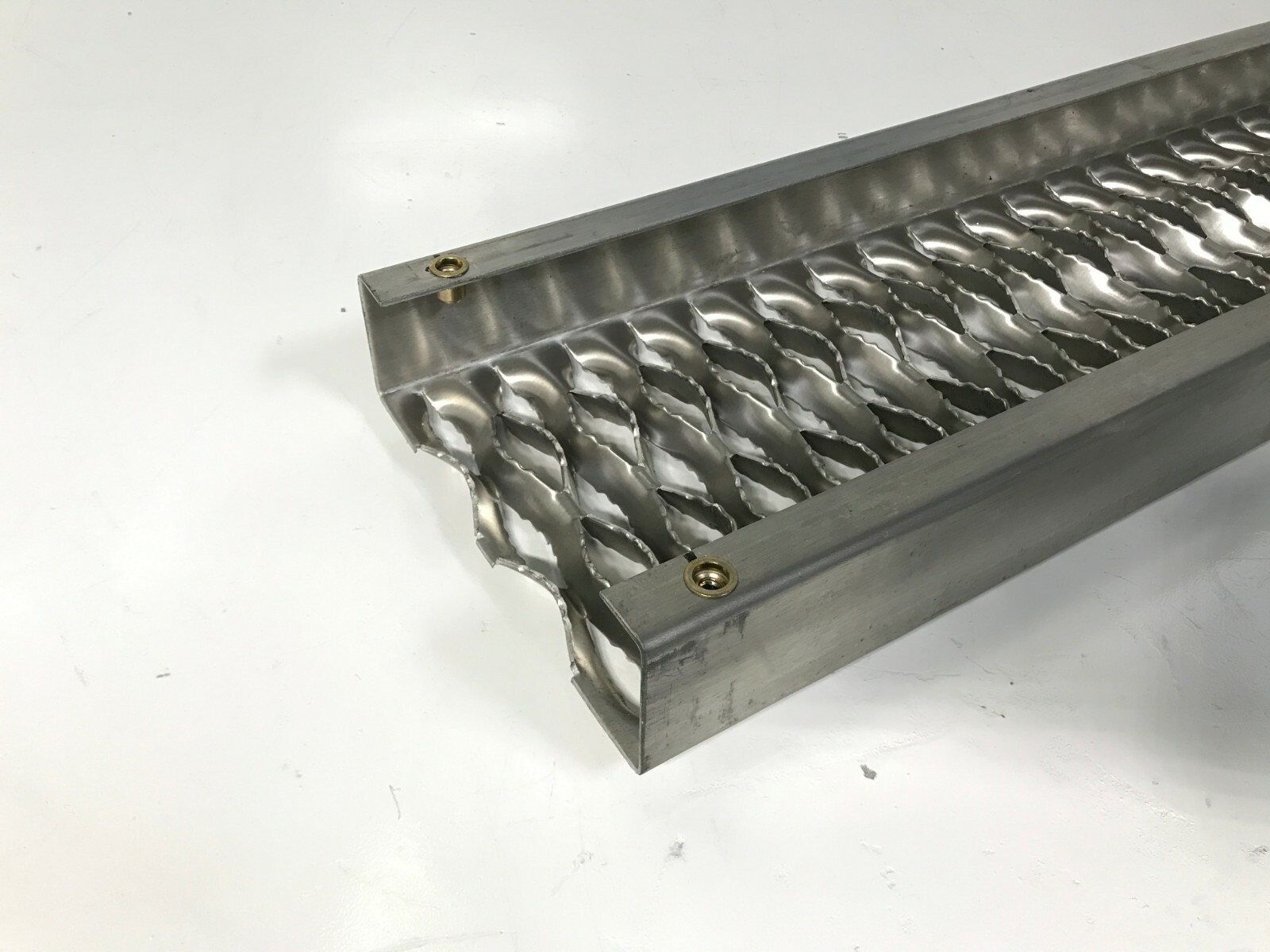 Peterbilt DPF Box Lower Aluminum Step - Heavy Duty