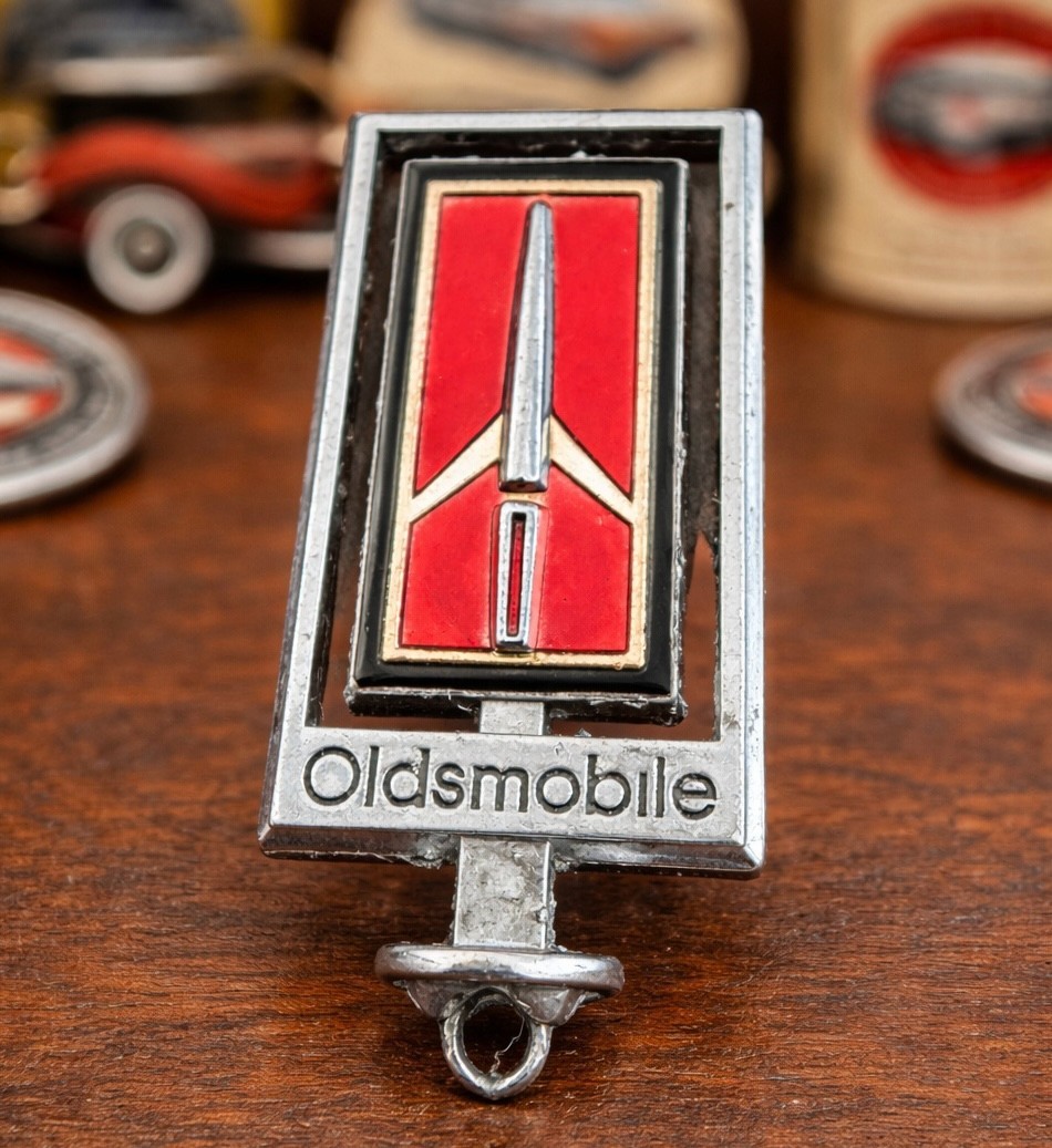 1979 Oldsmobile 98Hood Ornament Emblem 2.75" Red Rocket Lettered No Base