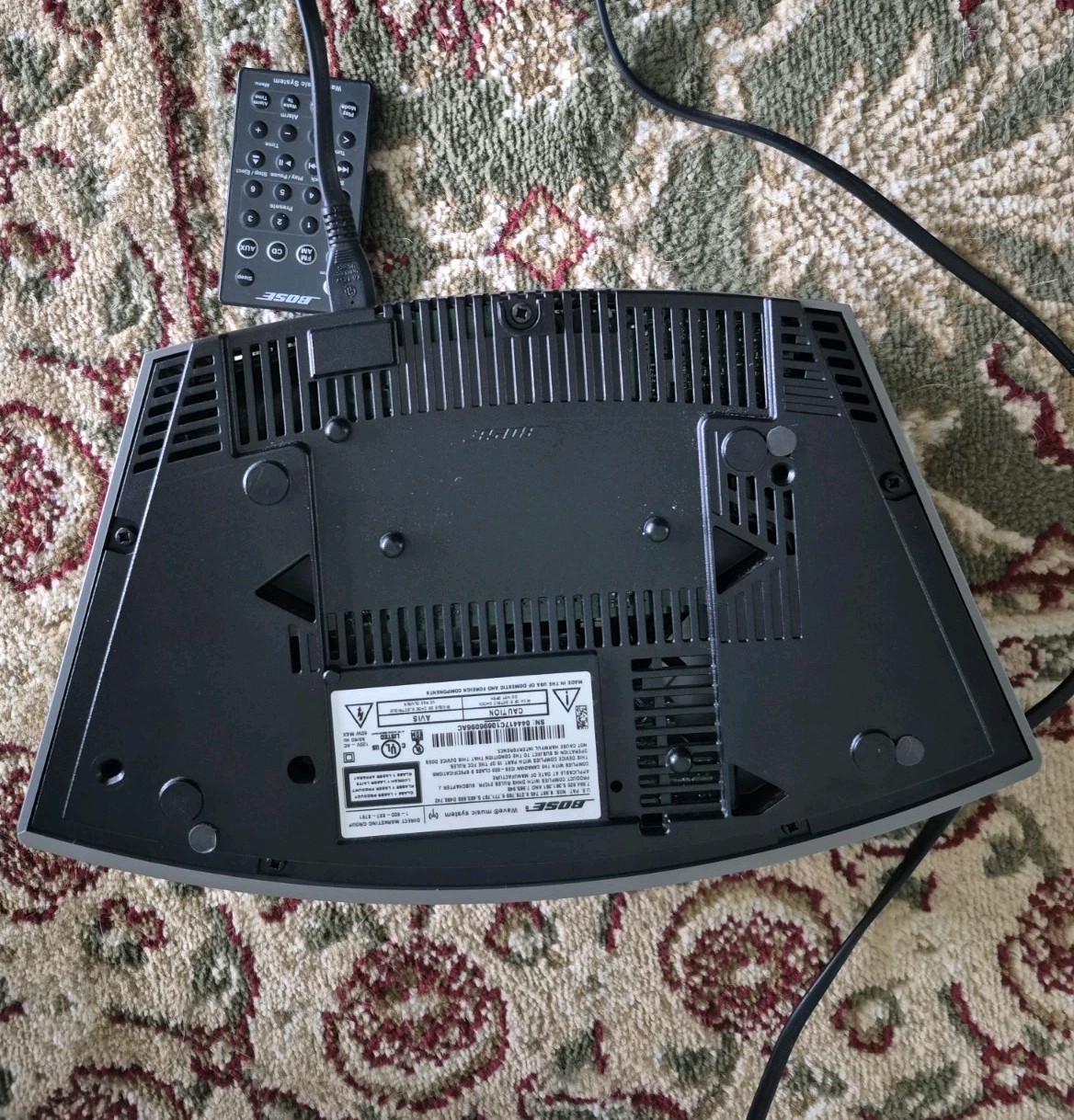 BOSE Wave Music System CD am fm radio with remote works great sounds excellent