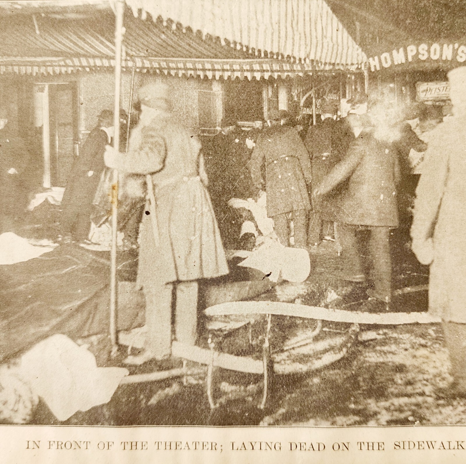 1904 The Dead Laying On Sidewalk Chicago Iroquois Theater Fire Disaster DWNN5