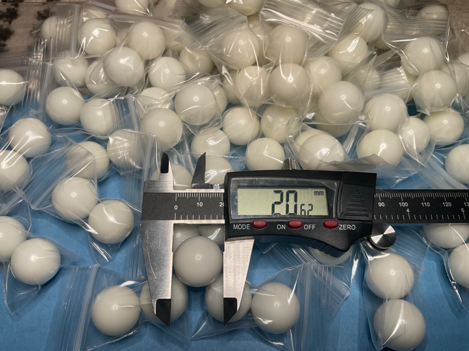 2 20MM / 3/4 CASINO GRADE ROULETTE WHEEL BALLS FAST FREE SHIPPING