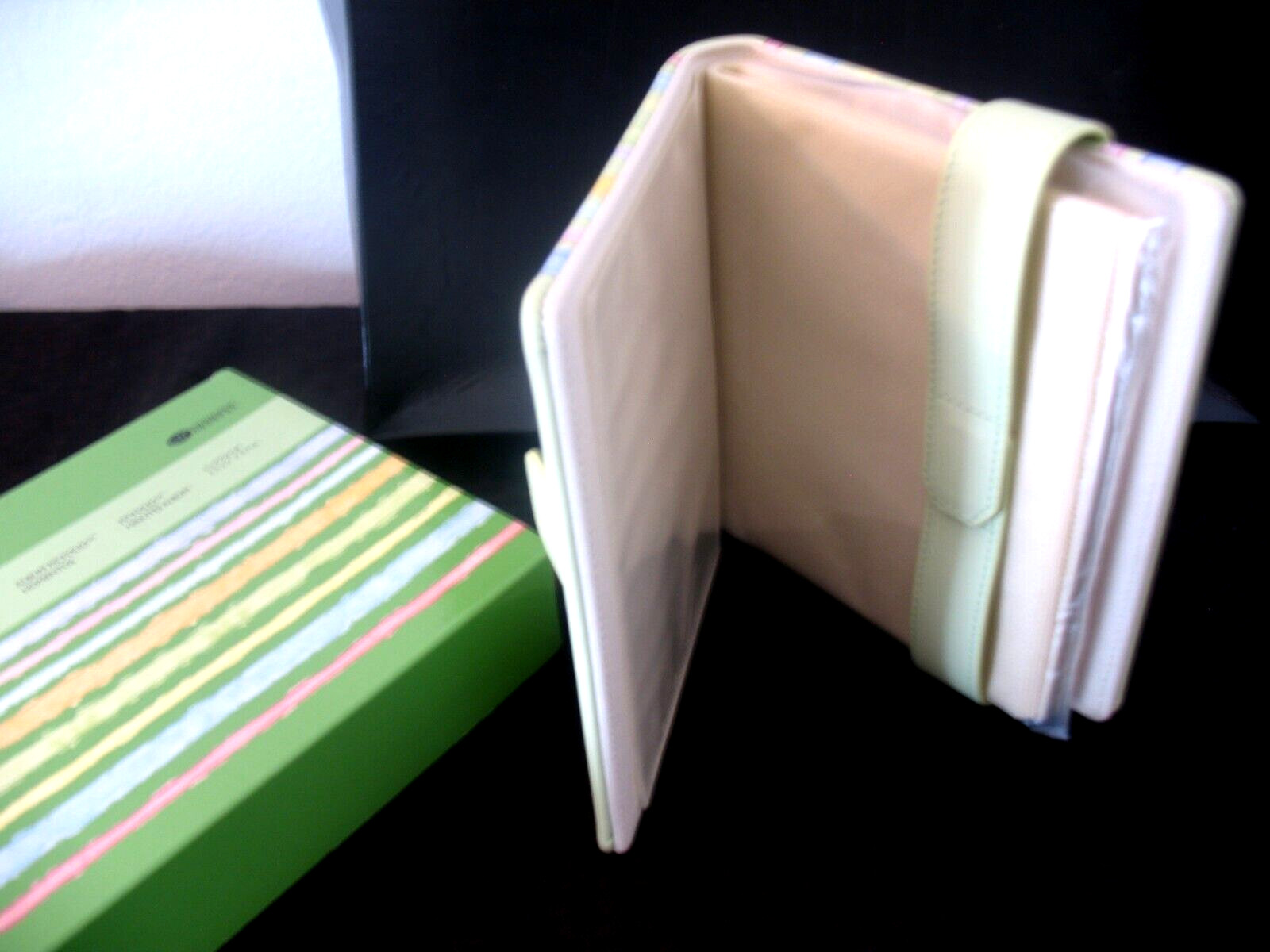 Creative Memories Picfolio Minutes Album up to 24 Photos, New in Plastic & Box