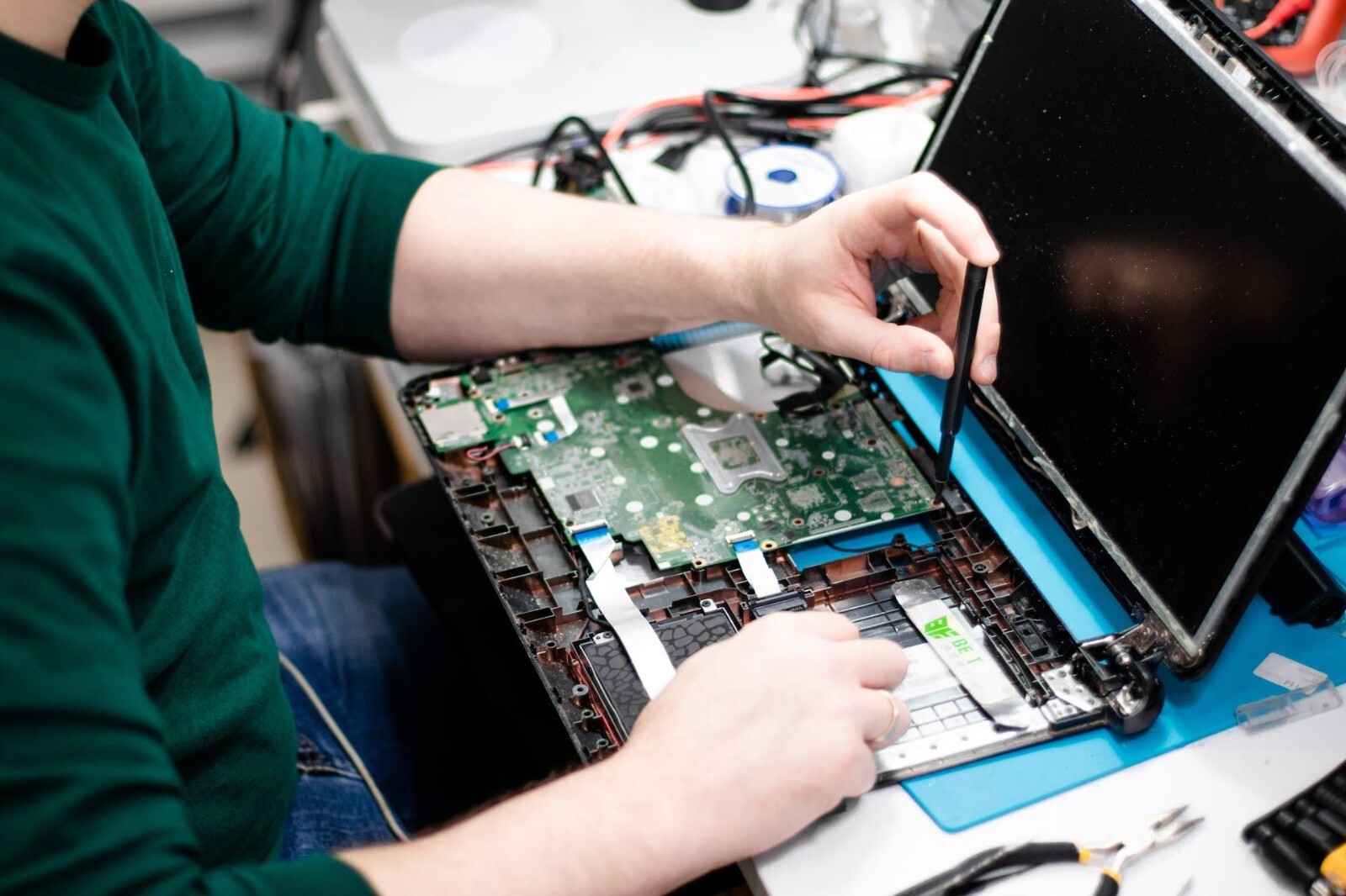 Laptop Screen Repair Service -- Any Brand PC & Mac