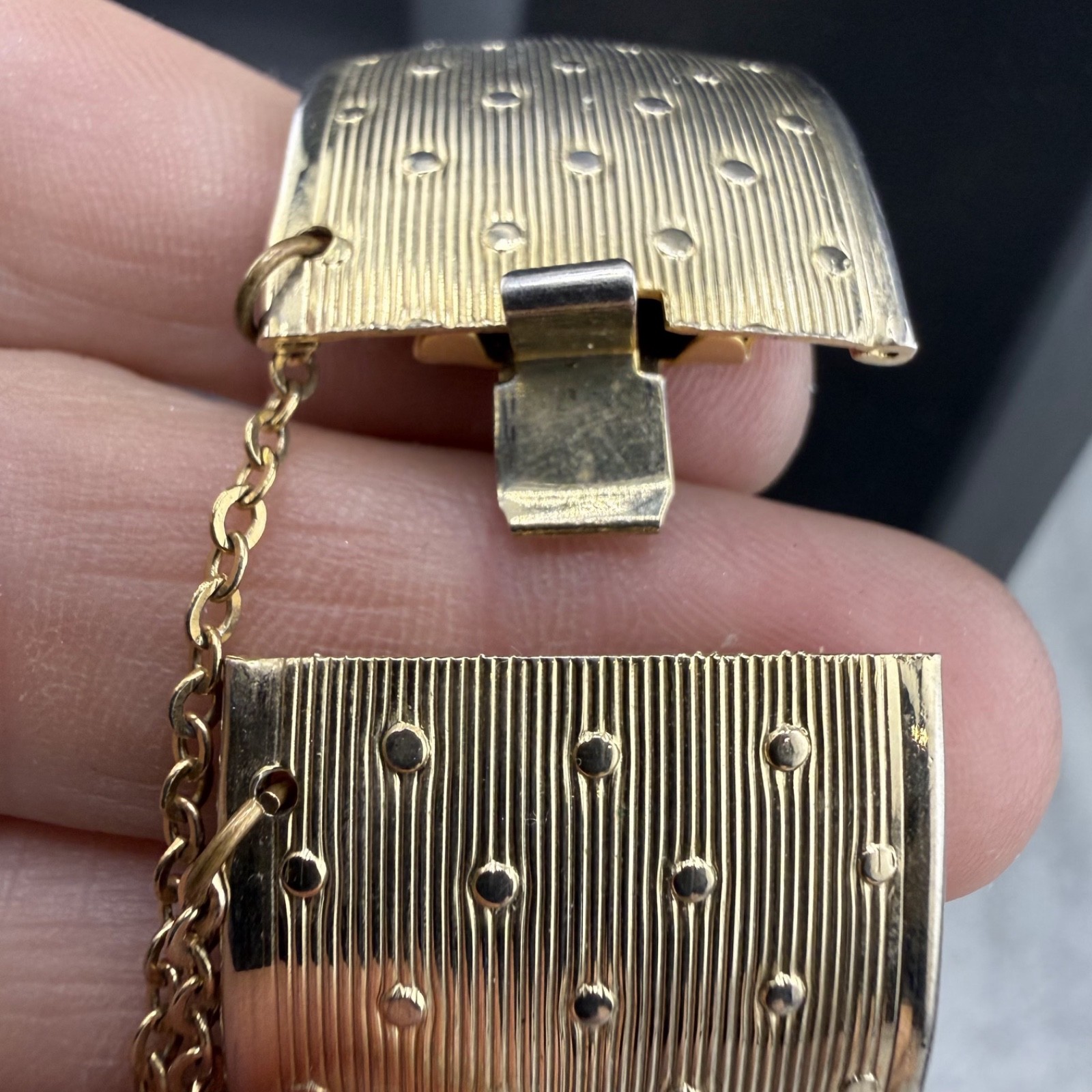 Vintage Bangle Bracelet Gold Tone Hinged 7”