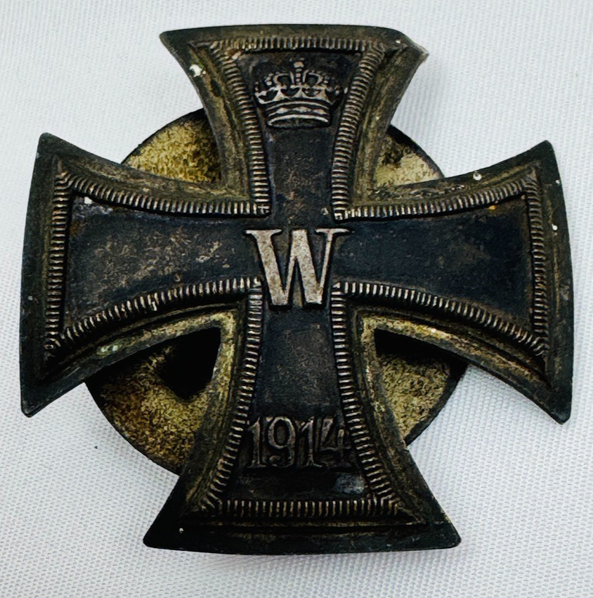 Imperial German WWI Iron Cross 1st Class 1914 Screwback Mounting