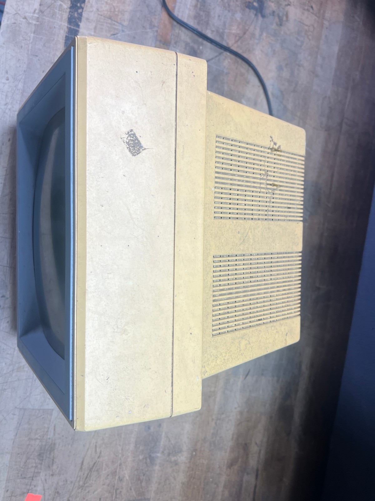 Goldstar MBM-2233 Vintage Monitor for Apple II Atari C64 1984 - 12" screen