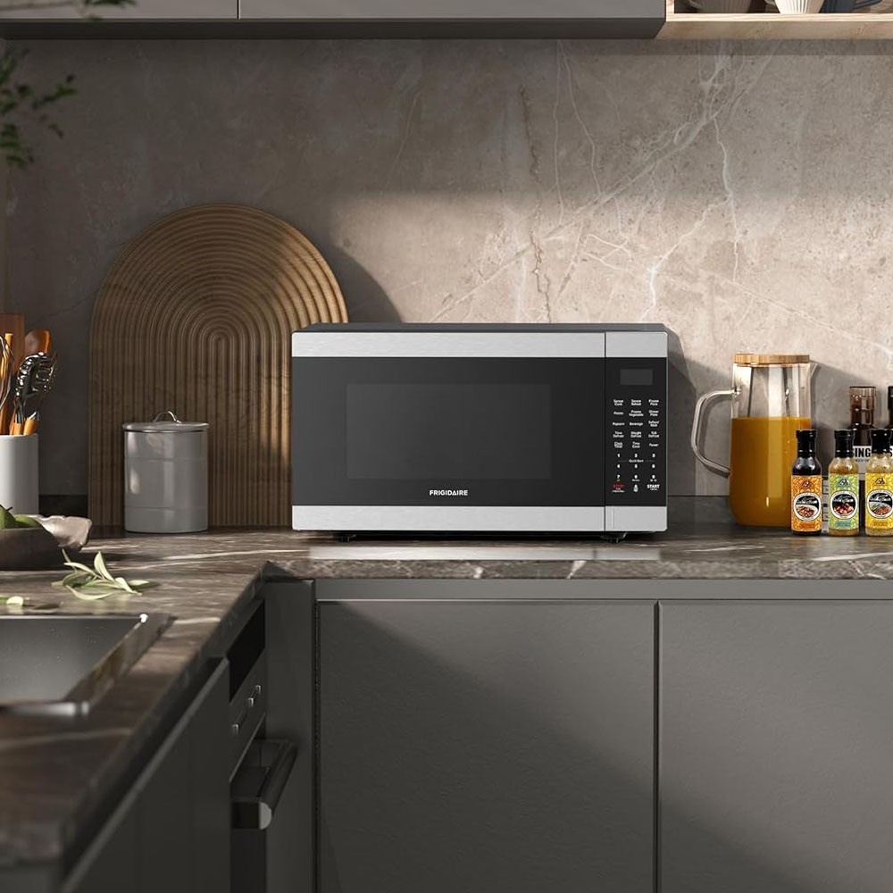 Frigidaire 2.2 cu. ft. 1000W Countertop Microwave (Stainless Steel)