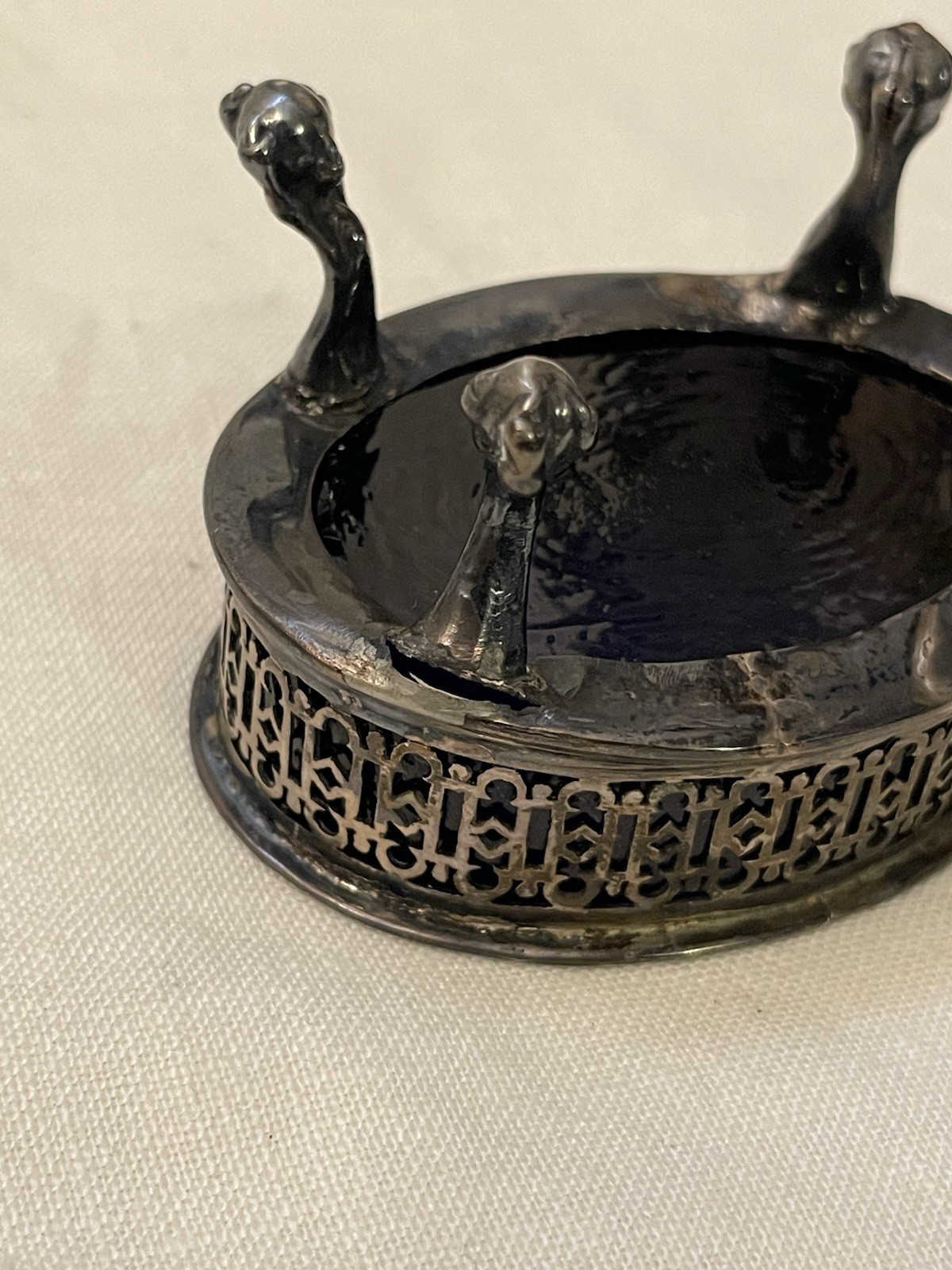 4 Victorian Sterling Silver Colbalt Salt Cellars with spoons (2 Stlg) 156g .925