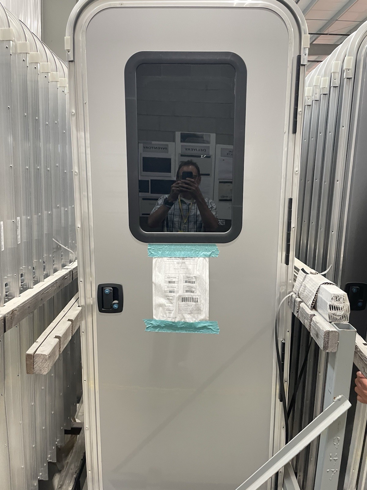 NEW Lippert 950 Series Radius-Corner RV Trailer ENTRY DOOR SCREEN/LATCH 28" x 78