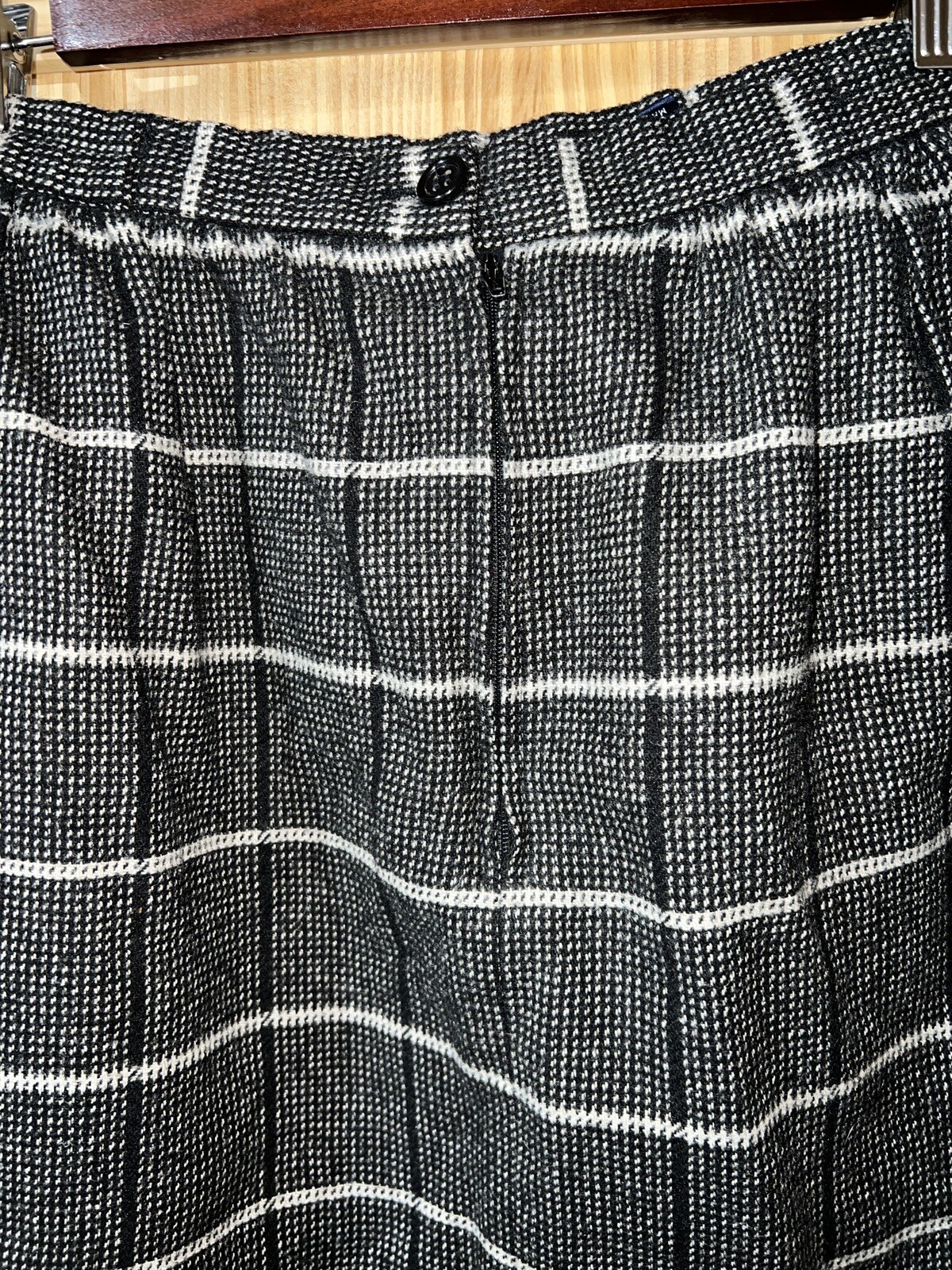 URBAN RENEWAL Wool Blend Plaid Black Mini Skirt Size 10 Lined NWOT