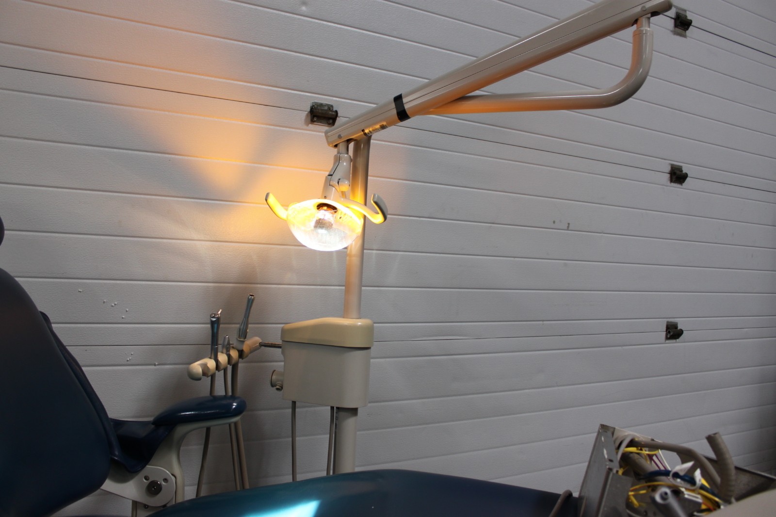 Adec Dental Patient Proma Exam Procedure Chair Unit & Light. Pls see the picture