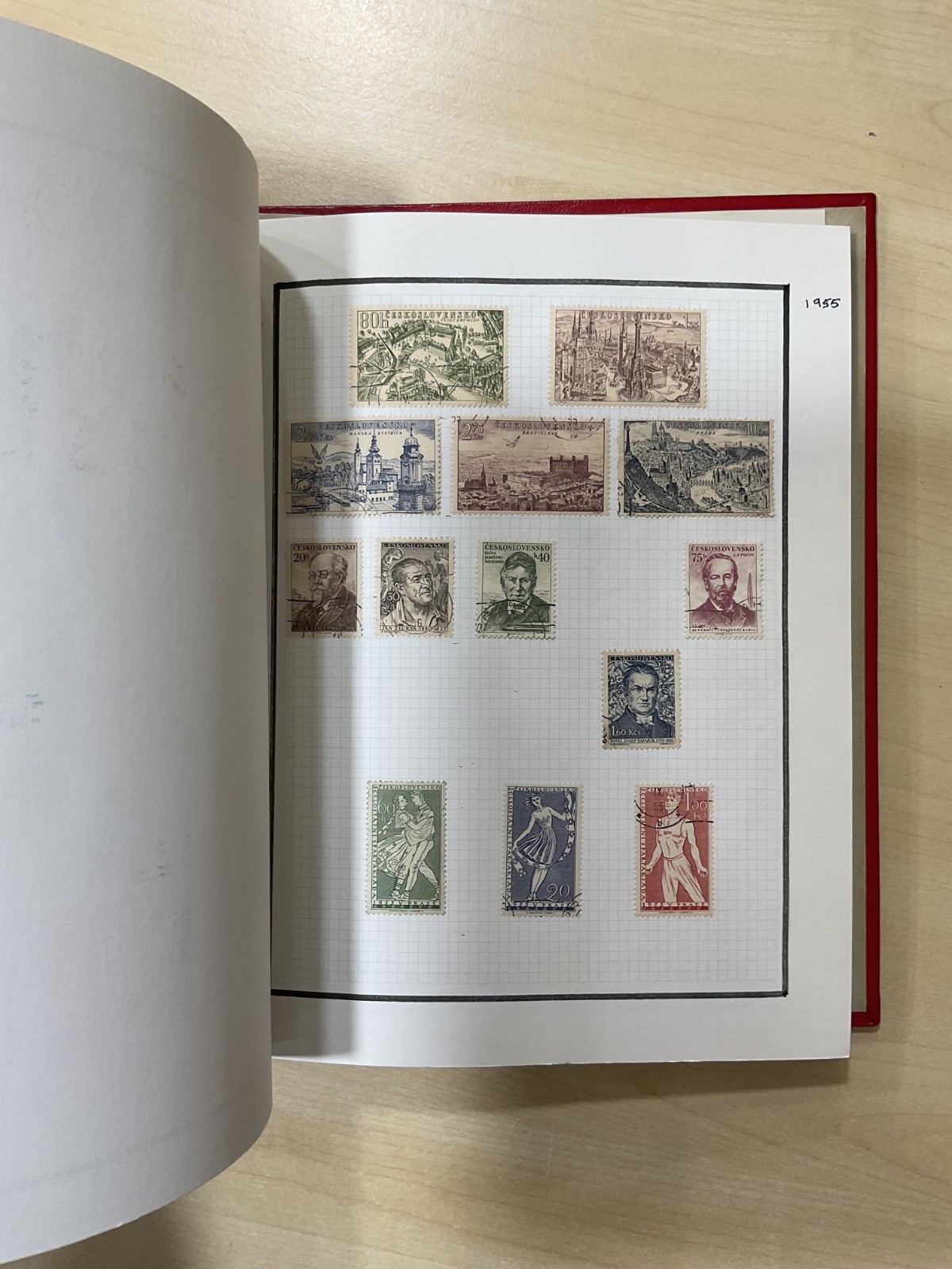 Czechoslovakia stamps. 1918 - 2000s, 2 Albums. 3.8kg. G/105