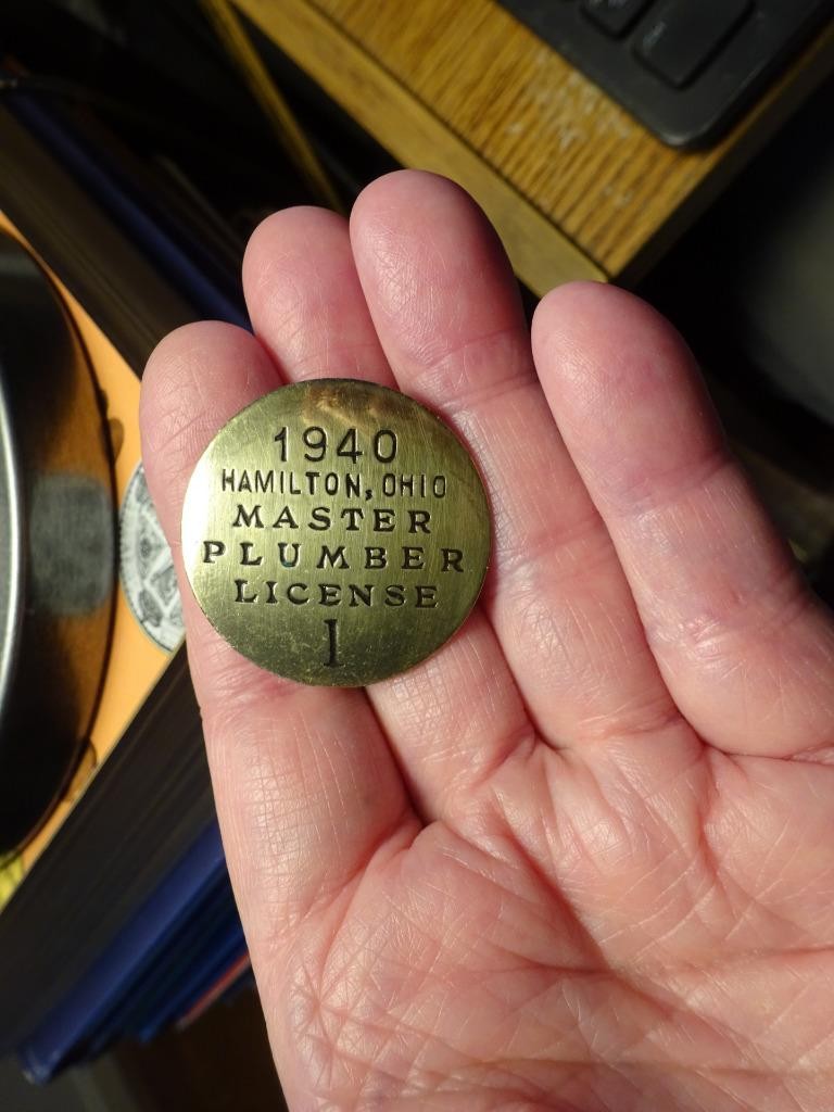 ANTIQUE 1940 "MASTER PLUMBER LICENSE PINBACK BADGE NO.1" Hamilton Ohio