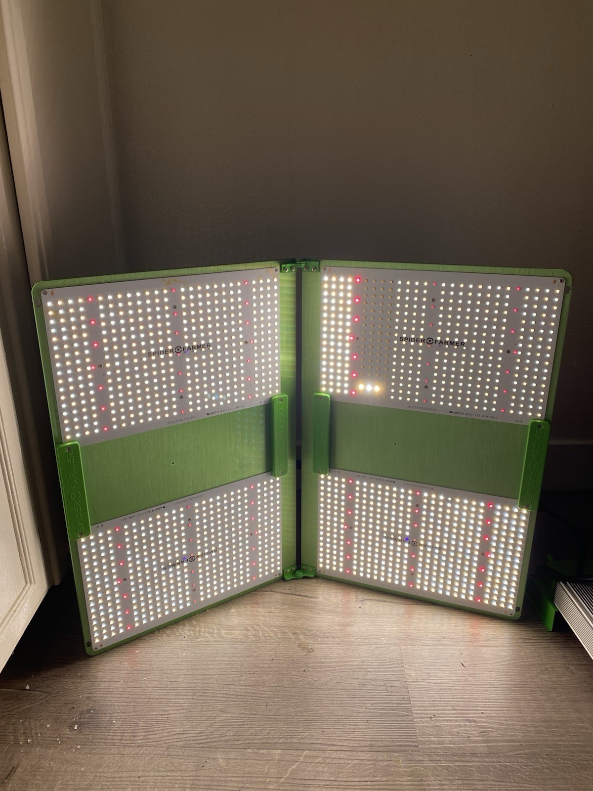 Spider Farmer SF-4000 LED Grow Light, Used with Free Shipping