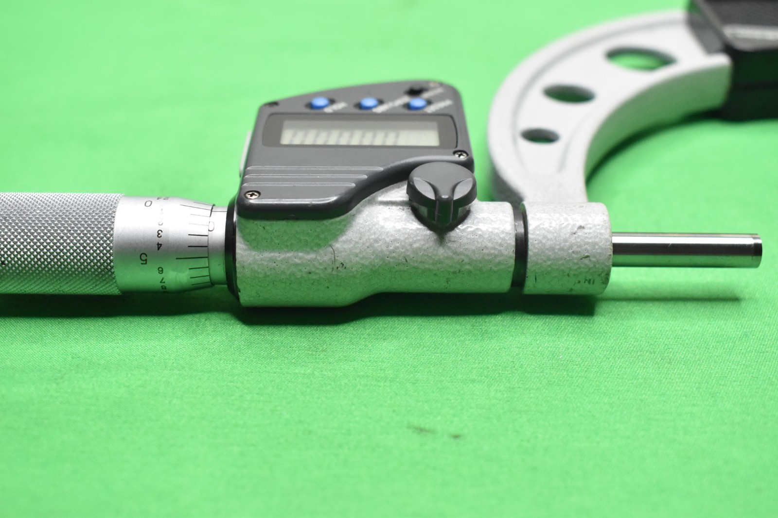 Mitutoyo 293-350-30 Digimatic IP65 4-5" Outside Micrometer w/Case