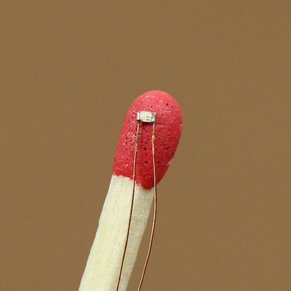 20pcs Pre-wired micro 0.1mm Copper Wire SMD LED 0402 Red Lights Lamps C0402R