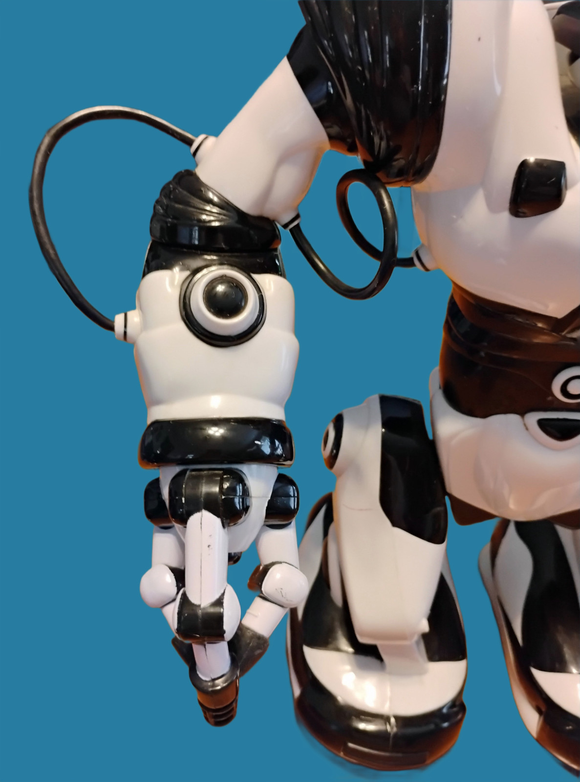 Vintage WowWee Robosapien Robot 2004 - Startup Tested - NO REMOTE - See Video