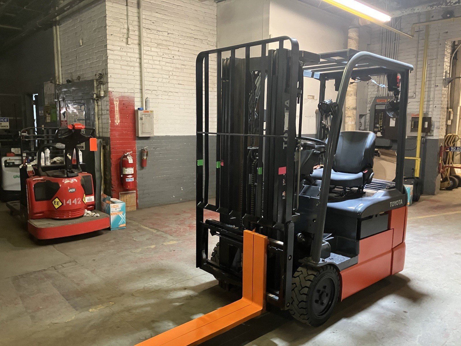 2020 Toyota 3000 LB Forklift With Side Shift and Triple Mast