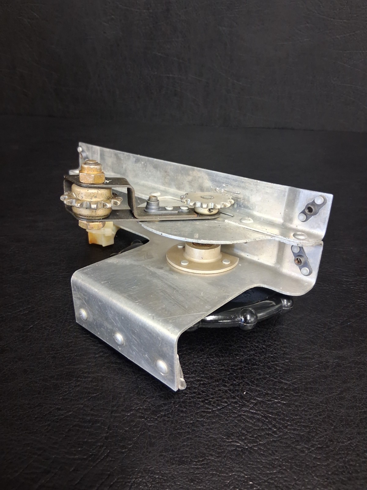 Cessna 177RG Rudder Trim Wheel w Indicator & Support PN: 1713269-6