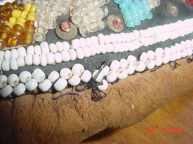 BEAUTIFUL OLD IROQUOIS INDIAN BEADED HIDE MOCCASINS MOCKS