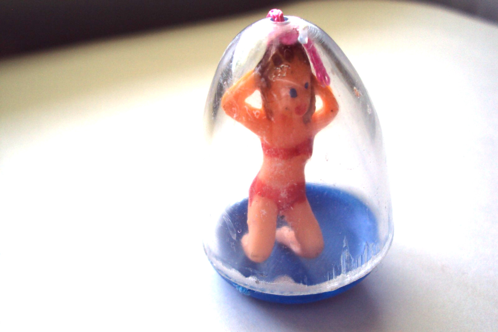 Vtg Gumball Charm Cracker Jack 60's HK BRABO DOME THE BATHING BEAUTY Vending