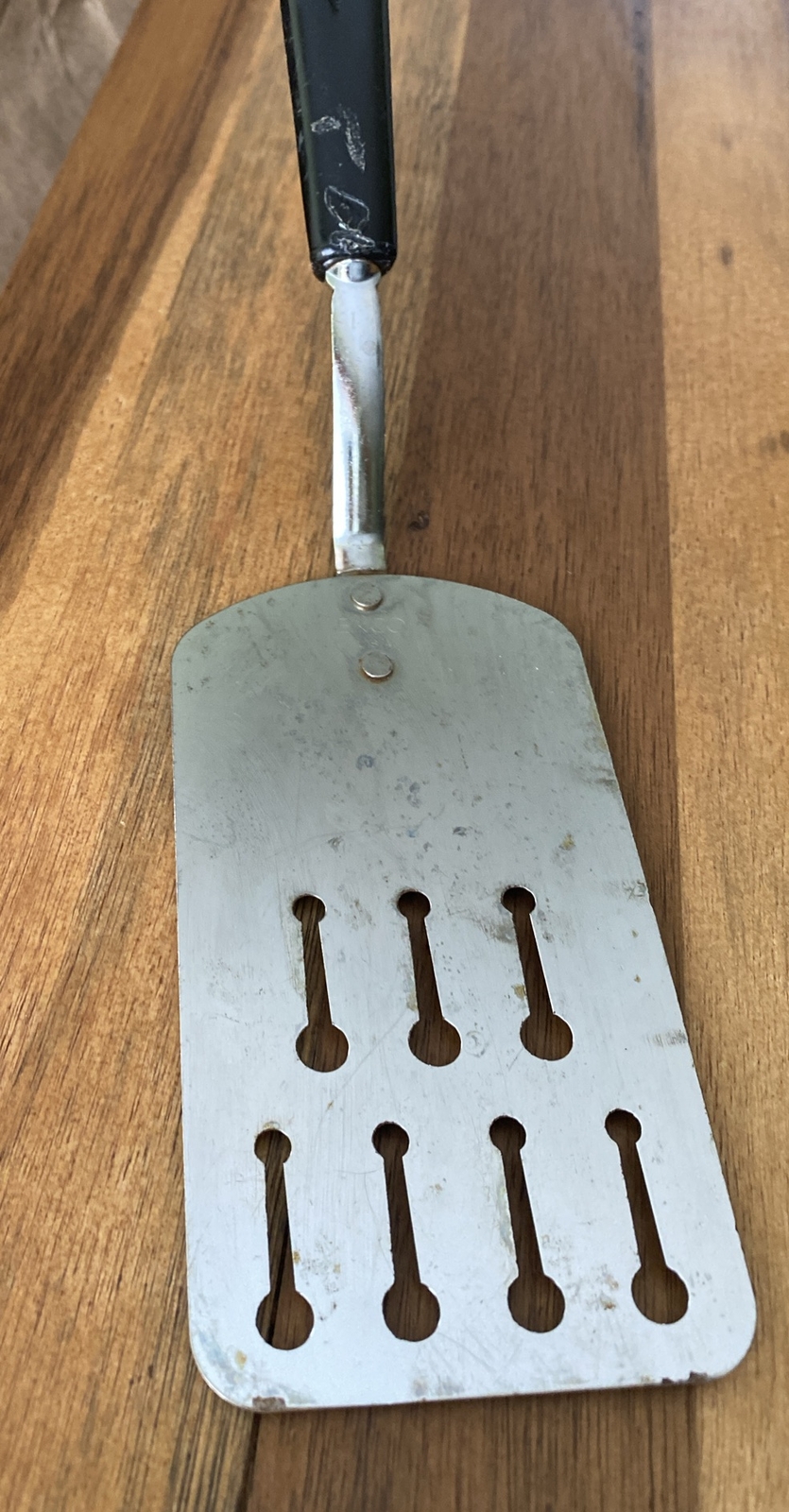 Vintage EKCO Slotted Kitchen Spatula Flipper Long Blade Plastic Handle 11 1/4"