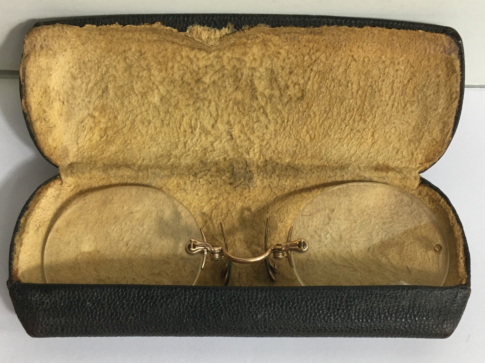 Antique Spectacles - Gold Filled - Shur On - Case Included (1001104)