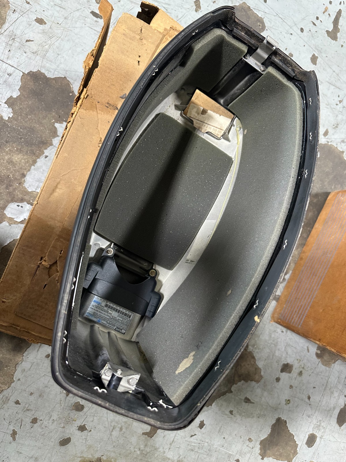 New OEM Mercury 25 Hp 2-Stroke Outboard Manual & Electric Start Top Cowling