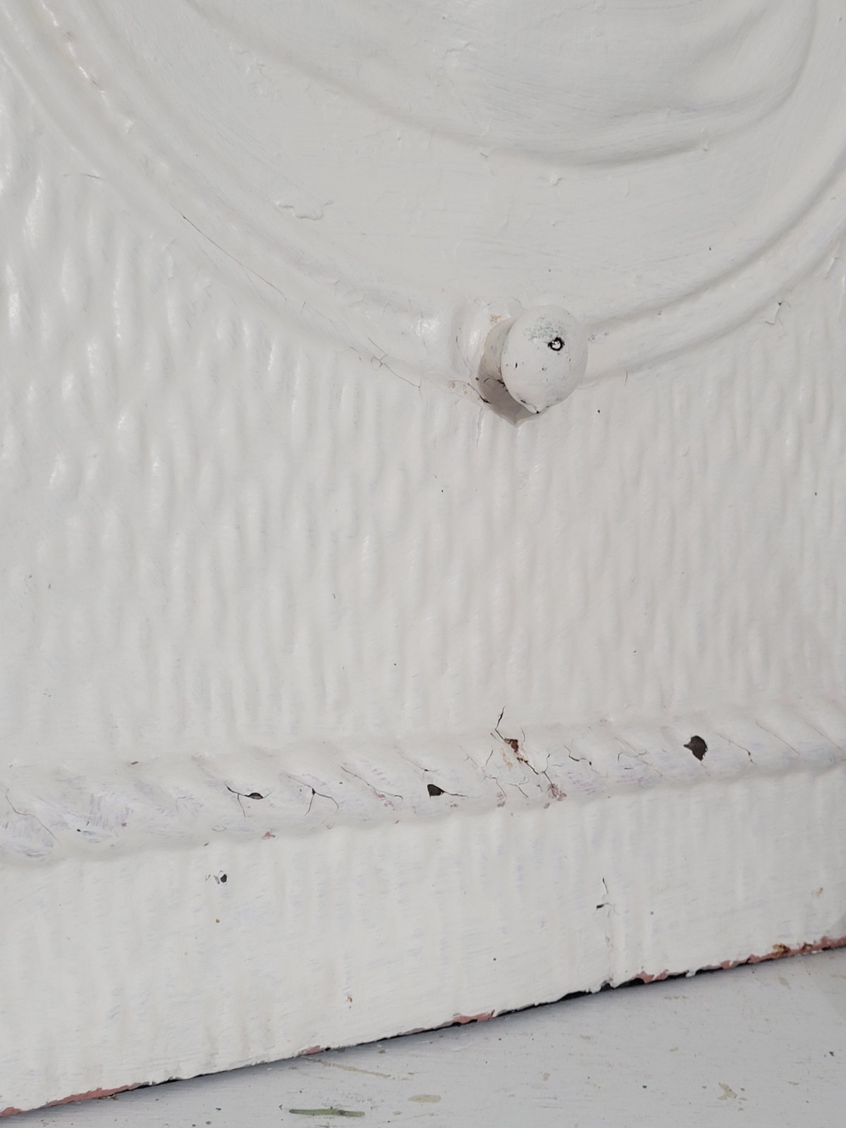 EXQUISITE~ CHIPPY WHITE ANTIQUE ART NOUVEAU LADY TIN FIREPLACE SUMMER COVER 26"