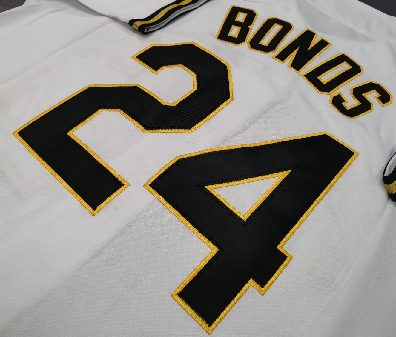 VINTAGE Barry Bonds #24 Pirates Throwback White Sewn Stitched Jersey.