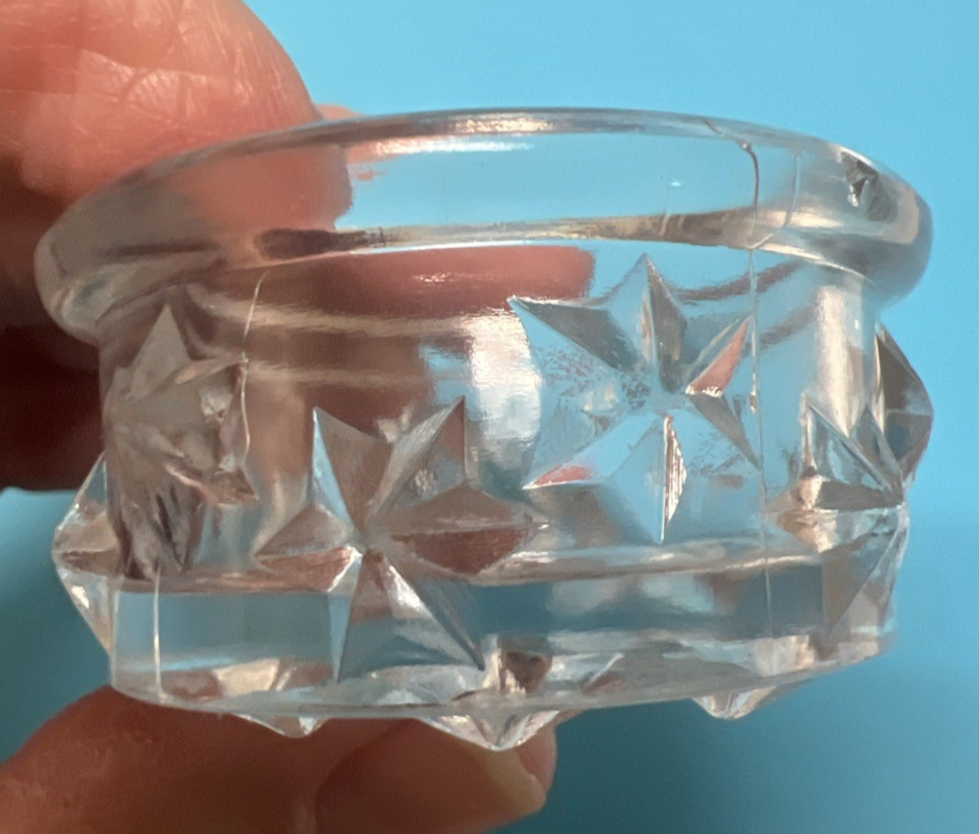 Amazing Raised Star Clear Glass Open Salt Dip 1 7/8 x 7/8 inch Flake