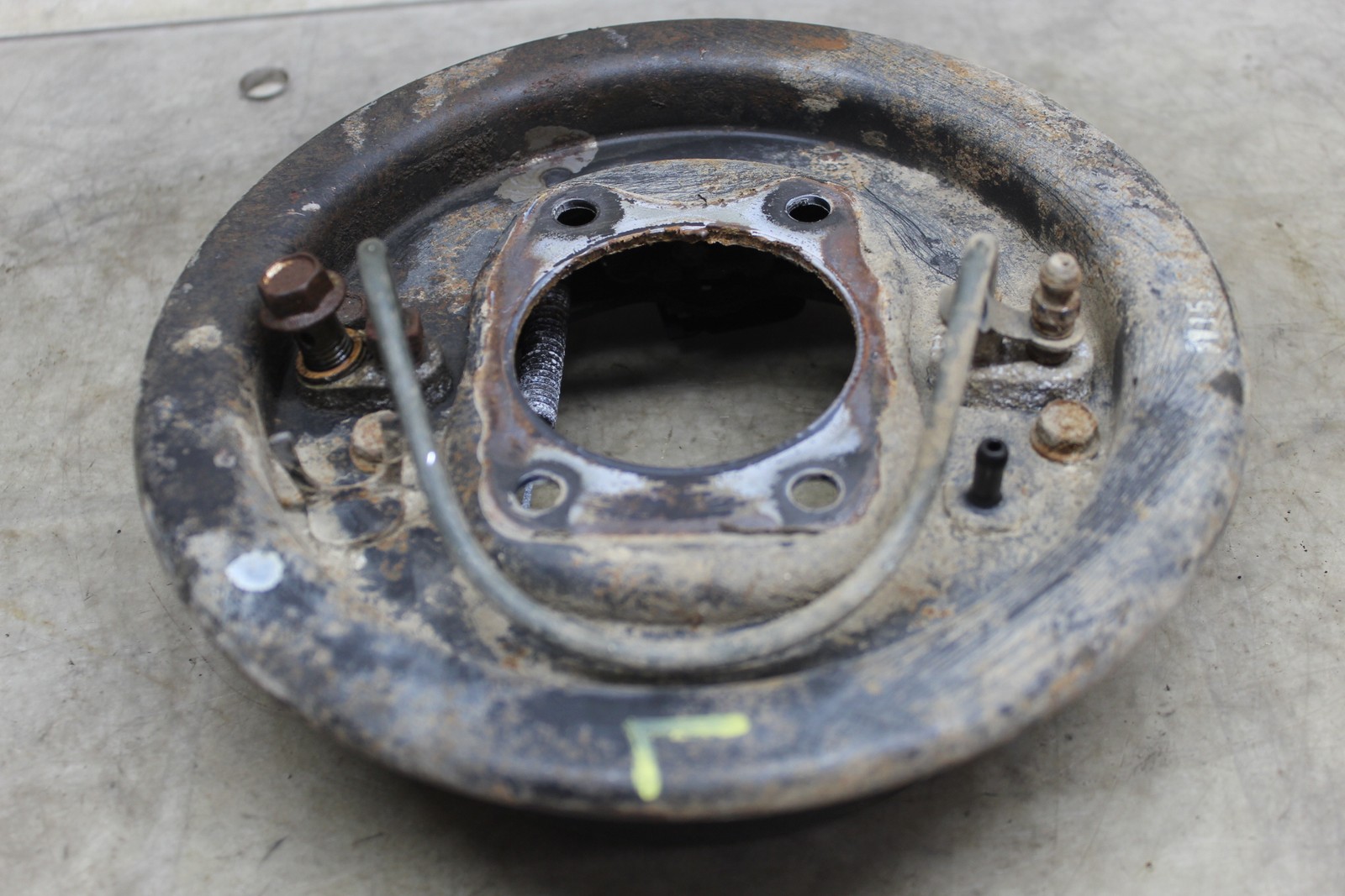 89-98 Yamaha Big Bear 350 93-98 Kodiak 400 Left Front Brake Drum Backing Plate