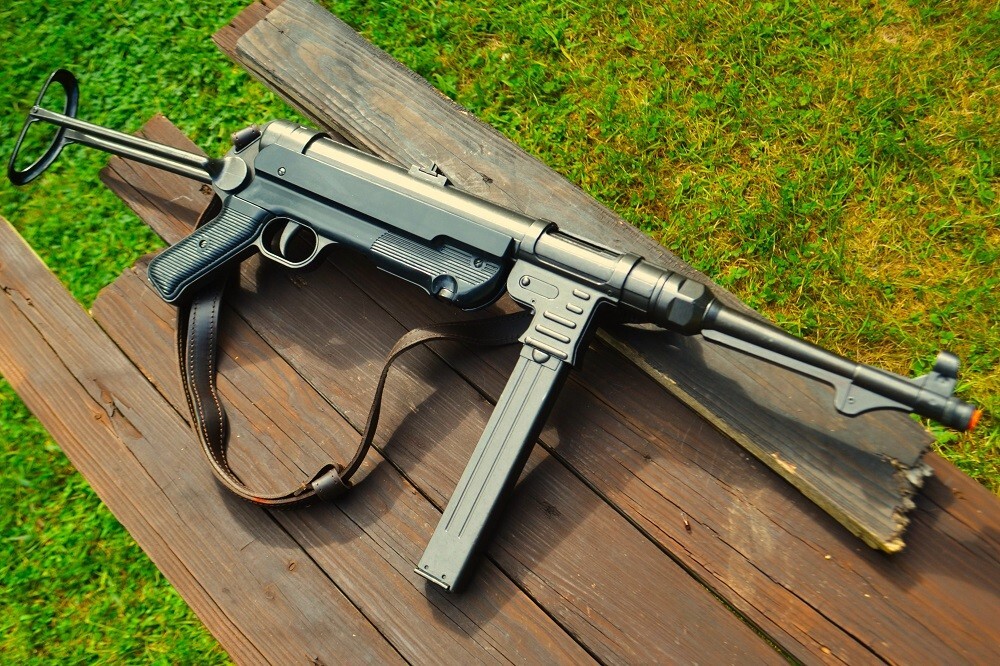 Non-Firing Denix Replica German MP40 Submachine Gun - Schmeisser - MP 40 - WWII