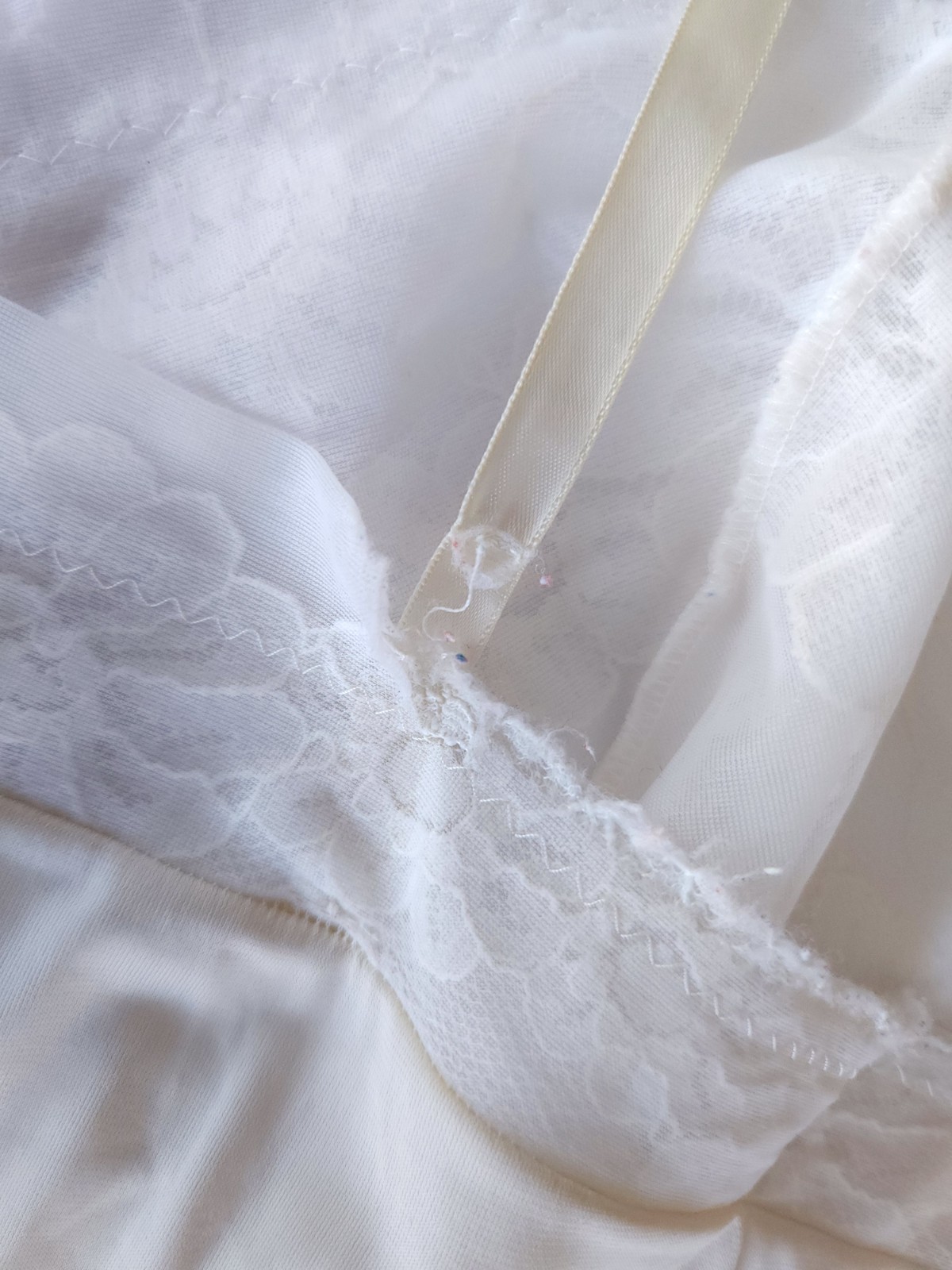 Vintage Vanity Fair Lingerie Slip Size 40 L Ivory Lace Made in USA Coquette