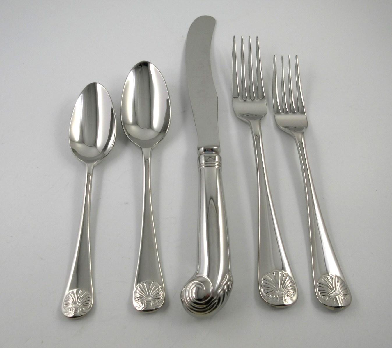 Kirk Stieff WILLIAMSBURG ROYAL SHELL 5 Piece Place Setting Stainless Flatware