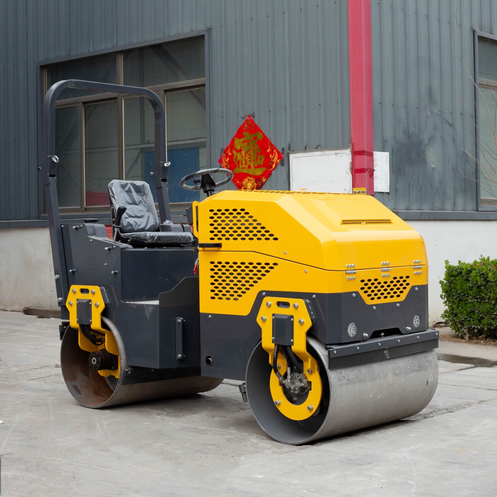 2Ton Vibrating Compaction Vibratory Roller Asphalt Ride On Mini Compactor roller