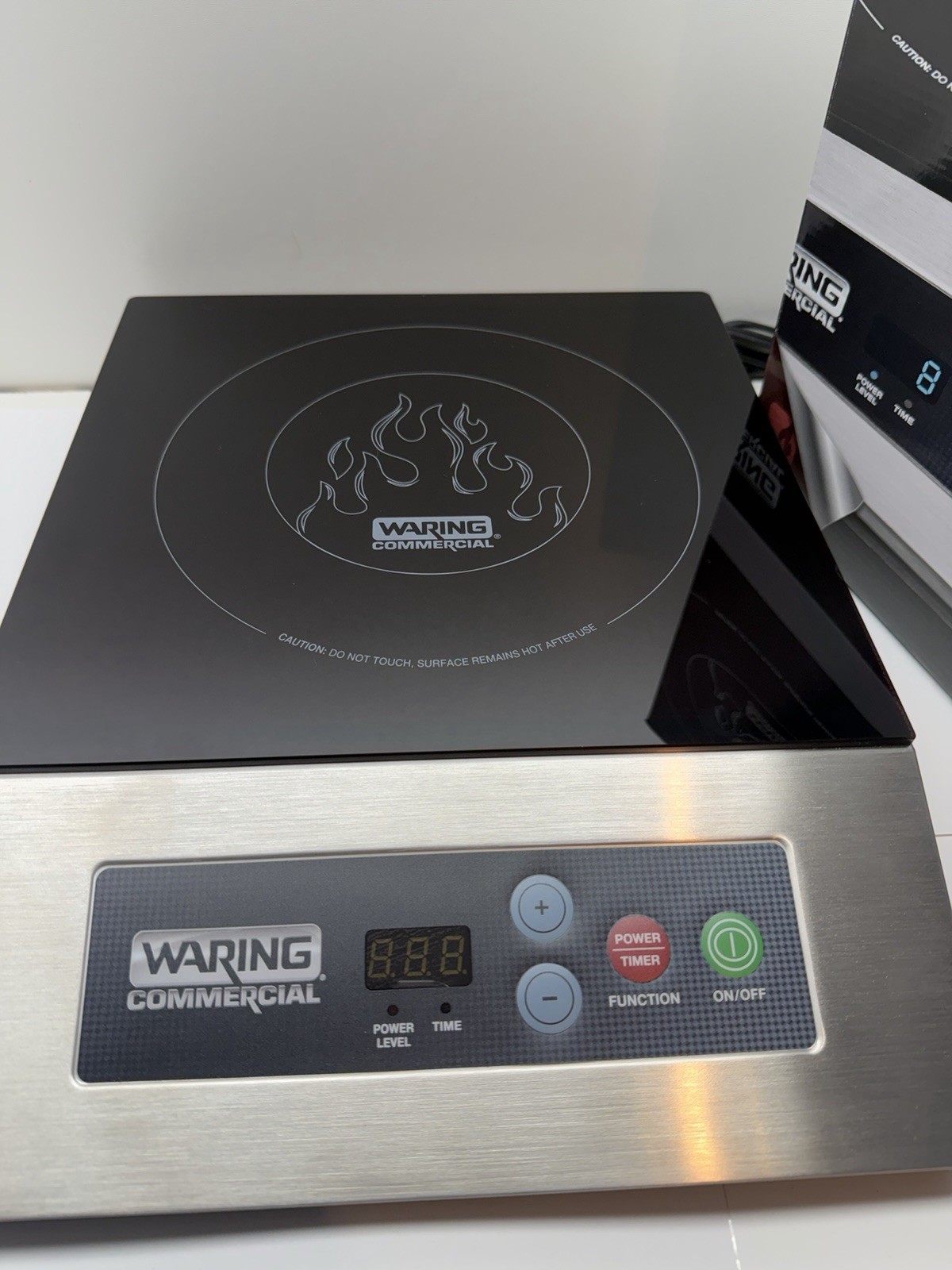 Waring Commercial WIH200 Light Duty Single Induction Range 10 power settings