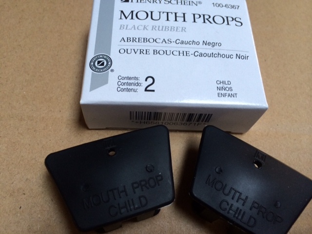 DENTAL MOUTH PROP BITE BLOCKS BLACK CHILD or MEDIUM LATEX FREE 2 IN A BOX ,