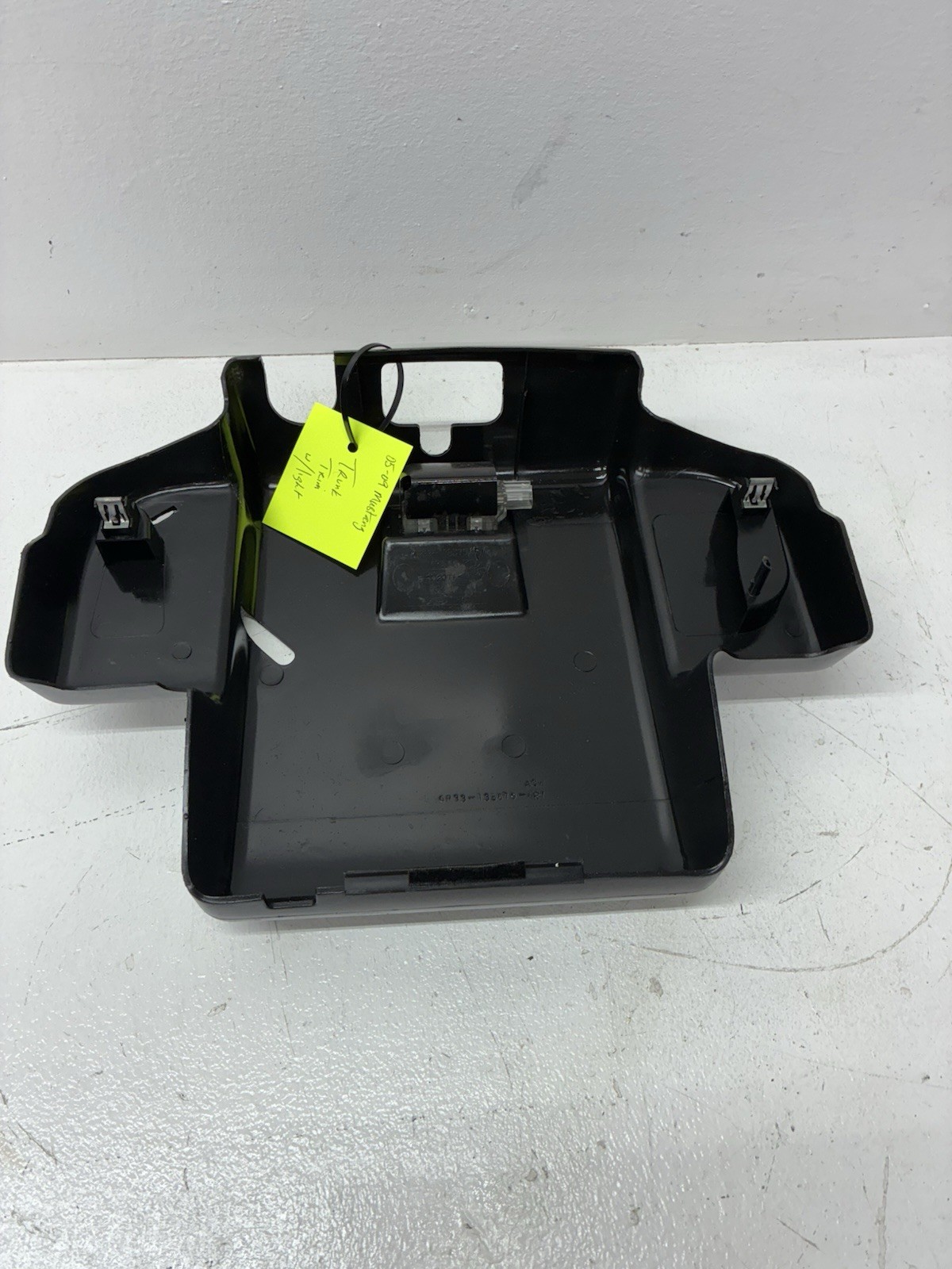 TRUNK LIGHT WITH BLACK BEZEL / 2005 - 2009 FORD MUSTANG OEM FACTORY OEM