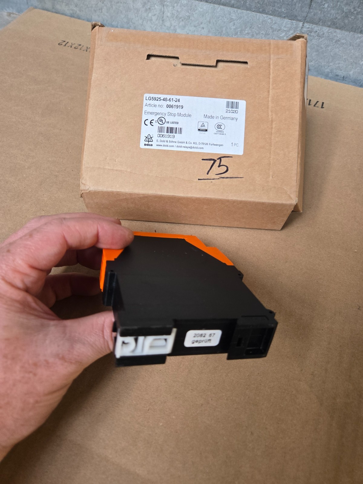 Dold LG5925-48-61-24 / LG5925.48/61/24 / LG5925486124 E-Stop Relay