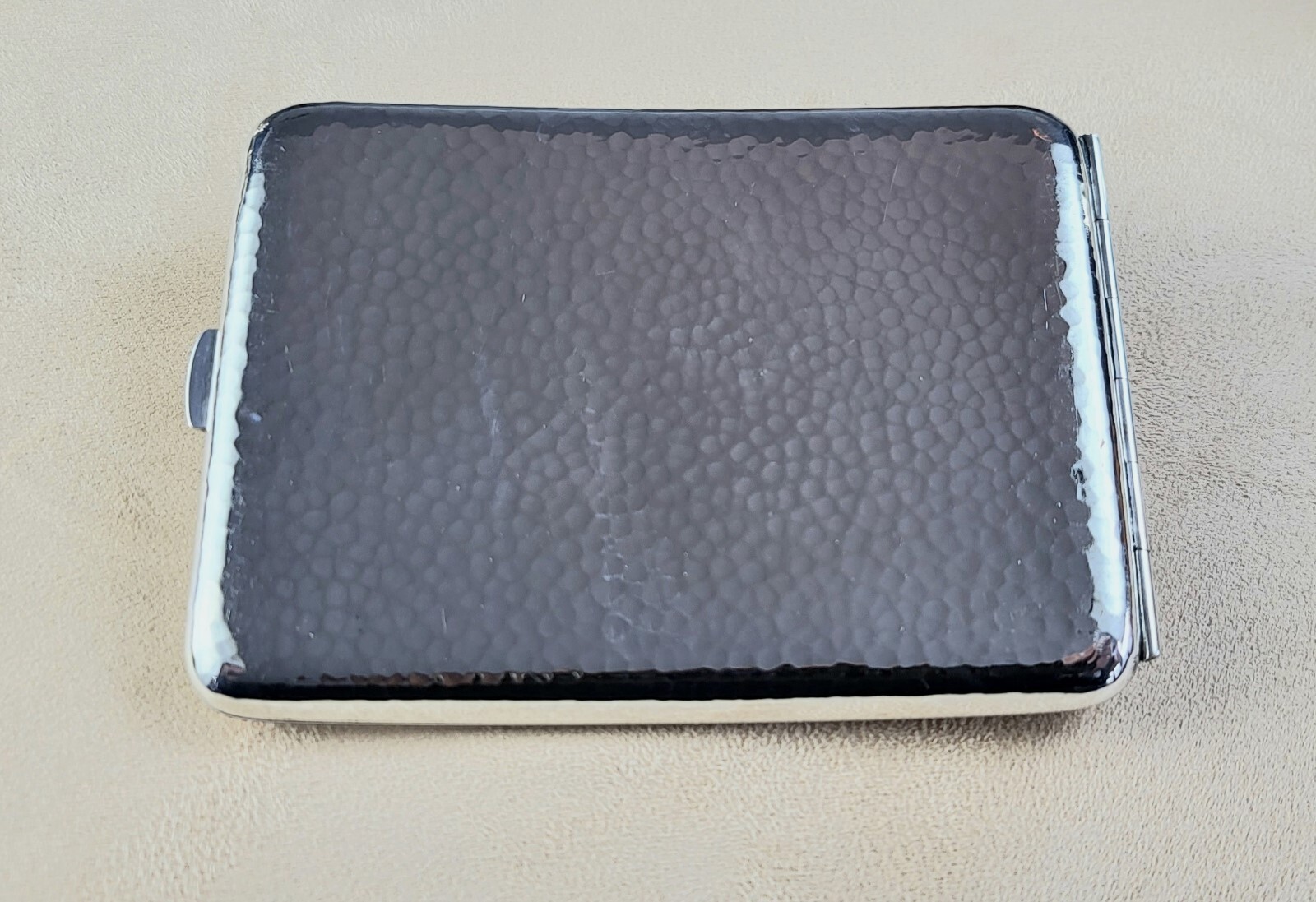 FINE LRG c. 1965 Japanese Hammered Sterling+ Silver Curved Smokes Case 3.56 ozt