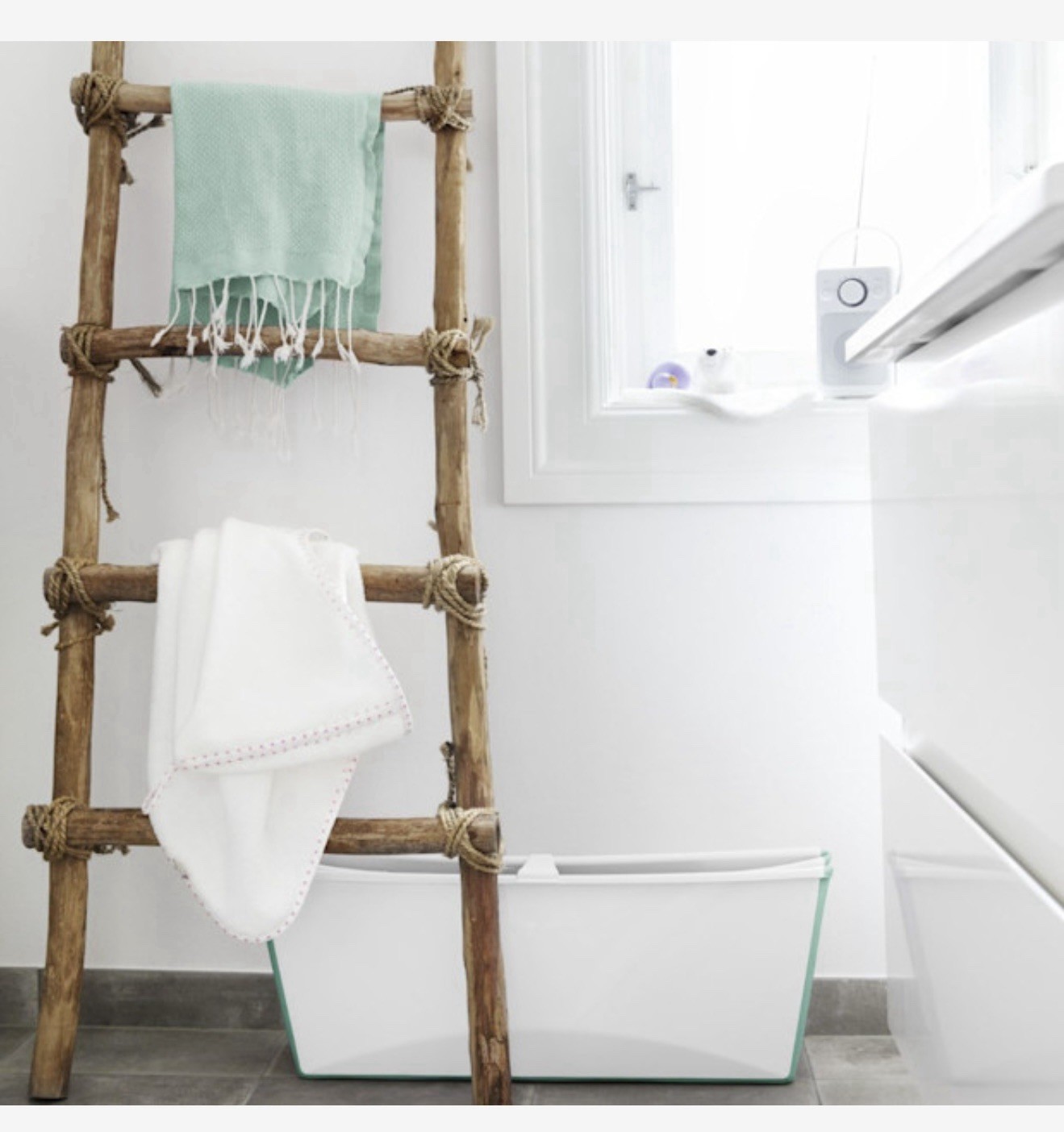 Stokke Flexi Bath Bundle, Sandy Beige - Foldable Baby Bathtub + Newborn Support